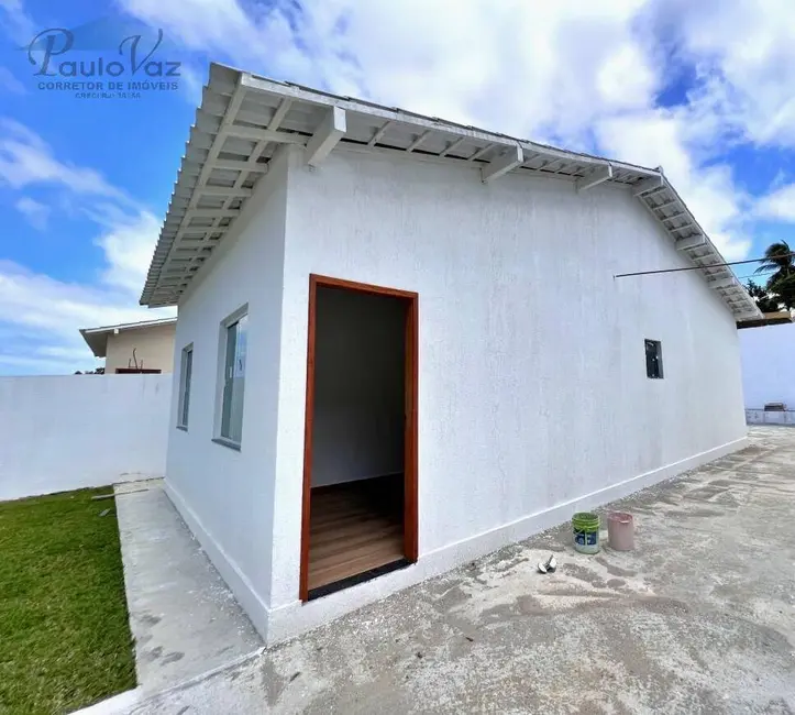 Foto 3 de Casa com 2 quartos à venda, 70m2 em Araruama - RJ