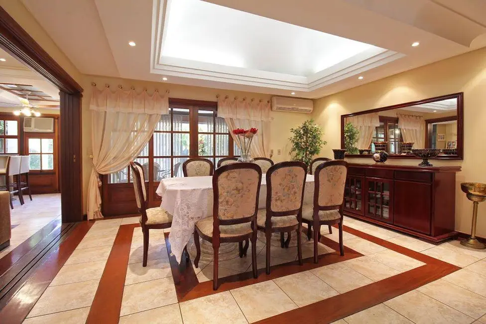 Foto 3 de Casa com 4 quartos à venda, 381m2 em Chácara das Pedras, Porto Alegre - RS