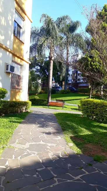 Foto 9 de Apartamento com 2 quartos à venda, 50m2 em Passo da Areia, Porto Alegre - RS