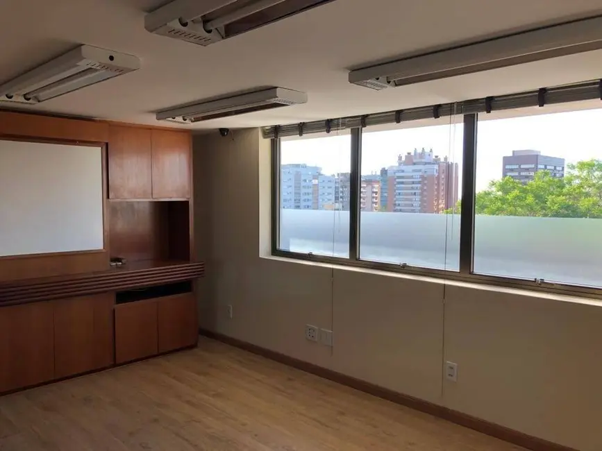 Foto 3 de Sala Comercial à venda, 220m2 em Bela Vista, Porto Alegre - RS