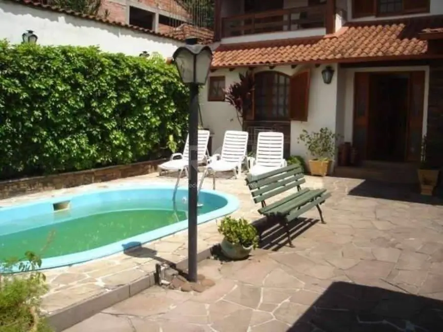 Casa com 3 quartos à venda, 230m2 em Higienópolis, Porto Alegre - RS - imagem 2 Foto 2 de Casa com 3 quartos à venda, 230m2 em Higienópolis, Porto Alegre - RS