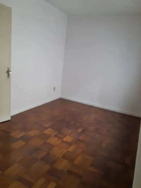Apartamento com 4 quartos à venda, 83m2 em Menino Deus, Porto Alegre - RS - imagem 8 Foto 8 de Apartamento com 4 quartos à venda, 83m2 em Menino Deus, Porto Alegre - RS