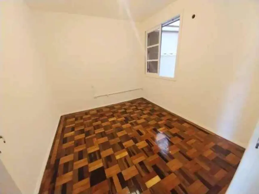 Apartamento com 3 quartos à venda, 85m2 em Rio Branco, Porto Alegre - RS - imagem 5 Foto 5 de Apartamento com 3 quartos à venda, 85m2 em Rio Branco, Porto Alegre - RS