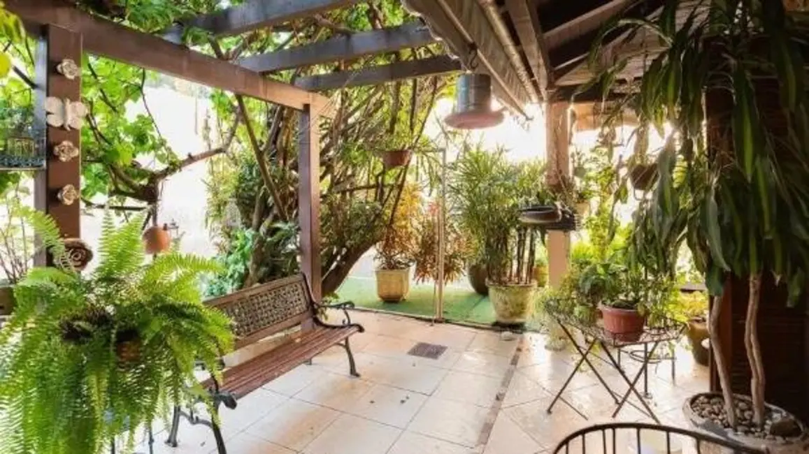 Casa com 4 quartos à venda, 233m2 em Chácara das Pedras, Porto Alegre - RS - imagem 3 Foto 3 de Casa com 4 quartos à venda, 233m2 em Chácara das Pedras, Porto Alegre - RS