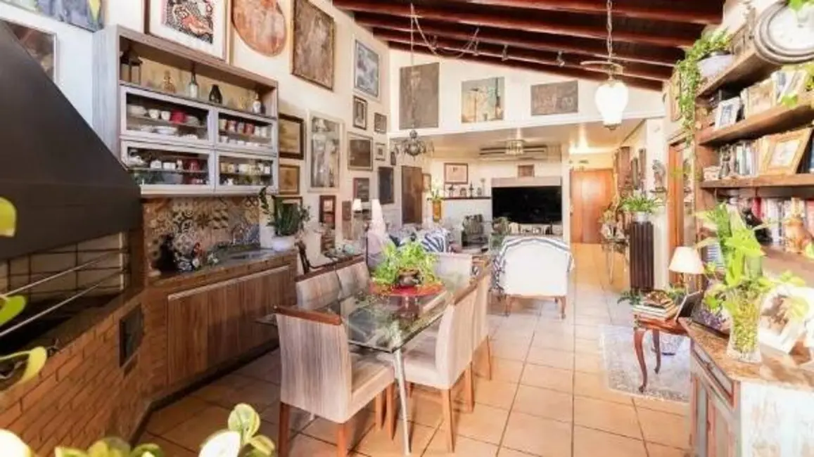 Casa com 4 quartos à venda, 233m2 em Chácara das Pedras, Porto Alegre - RS - imagem 8 Foto 8 de Casa com 4 quartos à venda, 233m2 em Chácara das Pedras, Porto Alegre - RS