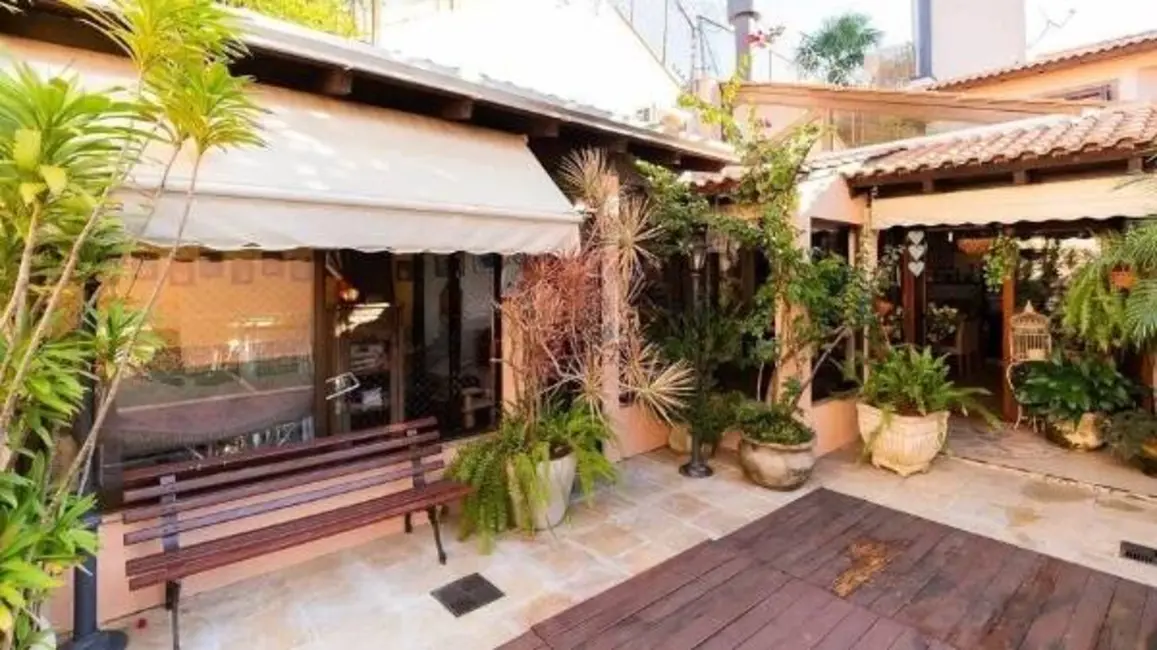 Casa com 4 quartos à venda, 233m2 em Chácara das Pedras, Porto Alegre - RS - imagem 6 Foto 6 de Casa com 4 quartos à venda, 233m2 em Chácara das Pedras, Porto Alegre - RS