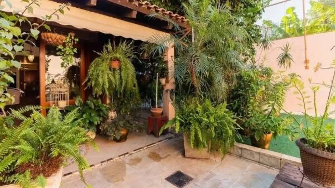 Casa com 4 quartos à venda, 233m2 em Chácara das Pedras, Porto Alegre - RS - imagem 5 Foto 5 de Casa com 4 quartos à venda, 233m2 em Chácara das Pedras, Porto Alegre - RS