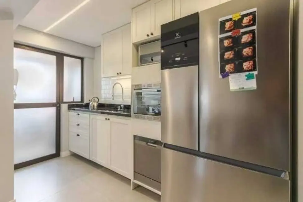 Apartamento com 2 quartos à venda, 122m2 em Passo da Areia, Porto Alegre - RS - imagem 7 Foto 7 de Apartamento com 2 quartos à venda, 122m2 em Passo da Areia, Porto Alegre - RS