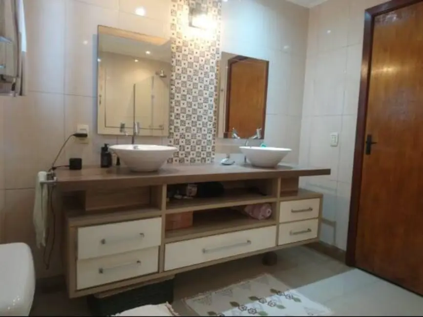 Casa com 3 quartos à venda, 263m2 em Parque Santa Fé, Porto Alegre - RS - imagem 7 Foto 7 de Casa com 3 quartos à venda, 263m2 em Parque Santa Fé, Porto Alegre - RS