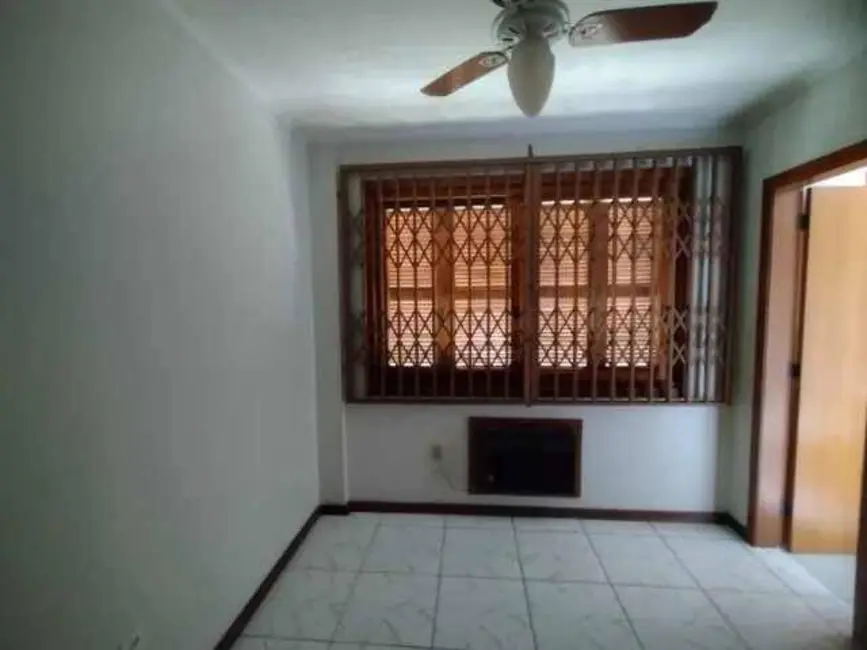 Apartamento com 3 quartos à venda, 107m2 em Higienópolis, Porto Alegre - RS - imagem 8 Foto 8 de Apartamento com 3 quartos à venda, 107m2 em Higienópolis, Porto Alegre - RS