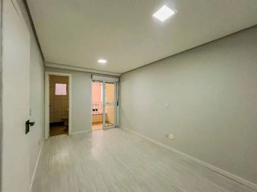 Casa com 5 quartos à venda, 230m2 em Pedra Redonda, Porto Alegre - RS - imagem 2 Foto 2 de Casa com 5 quartos à venda, 230m2 em Pedra Redonda, Porto Alegre - RS