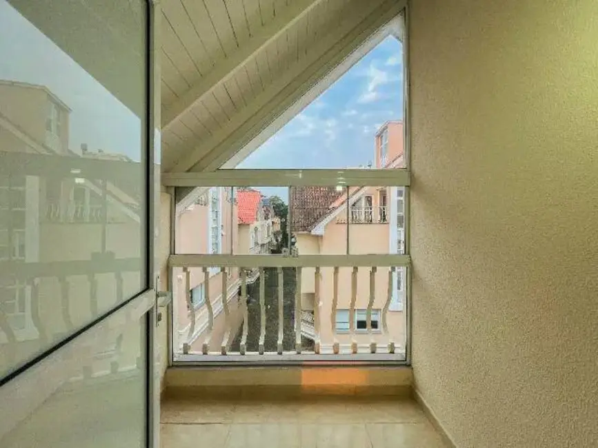 Casa com 5 quartos à venda, 230m2 em Pedra Redonda, Porto Alegre - RS - imagem 9 Foto 9 de Casa com 5 quartos à venda, 230m2 em Pedra Redonda, Porto Alegre - RS