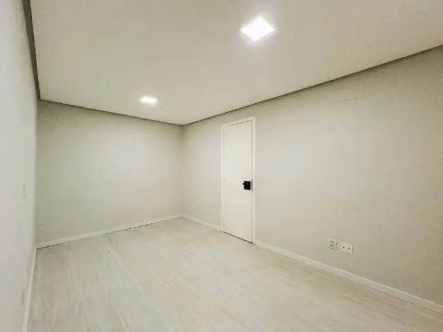 Casa com 5 quartos à venda, 230m2 em Pedra Redonda, Porto Alegre - RS - imagem 6 Foto 6 de Casa com 5 quartos à venda, 230m2 em Pedra Redonda, Porto Alegre - RS