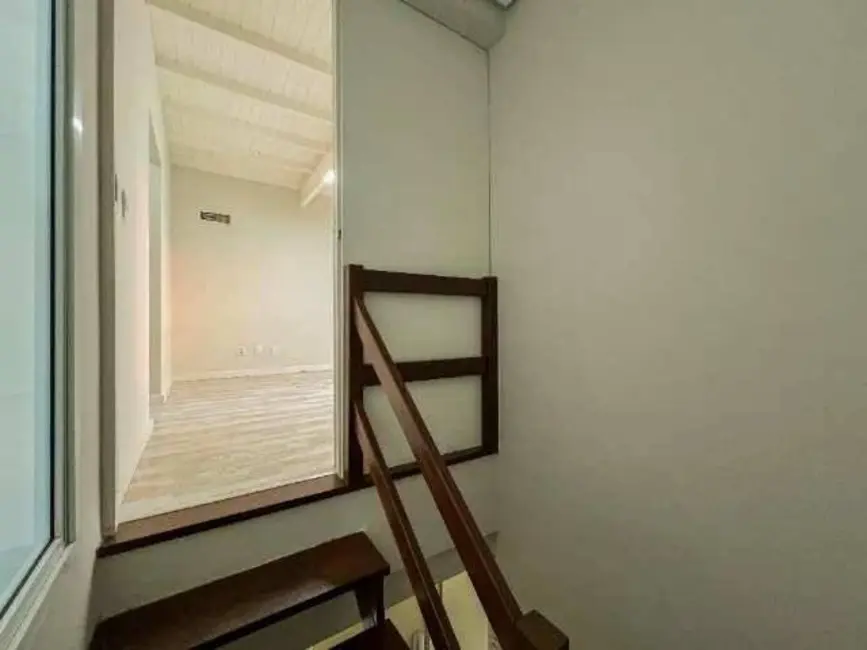 Casa com 5 quartos à venda, 230m2 em Pedra Redonda, Porto Alegre - RS - imagem 5 Foto 5 de Casa com 5 quartos à venda, 230m2 em Pedra Redonda, Porto Alegre - RS