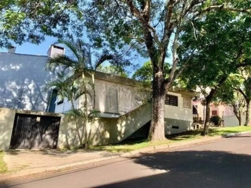 Casa com 3 quartos à venda, 201m2 em Jardim do Salso, Porto Alegre - RS - imagem 2 Foto 2 de Casa com 3 quartos à venda, 201m2 em Jardim do Salso, Porto Alegre - RS