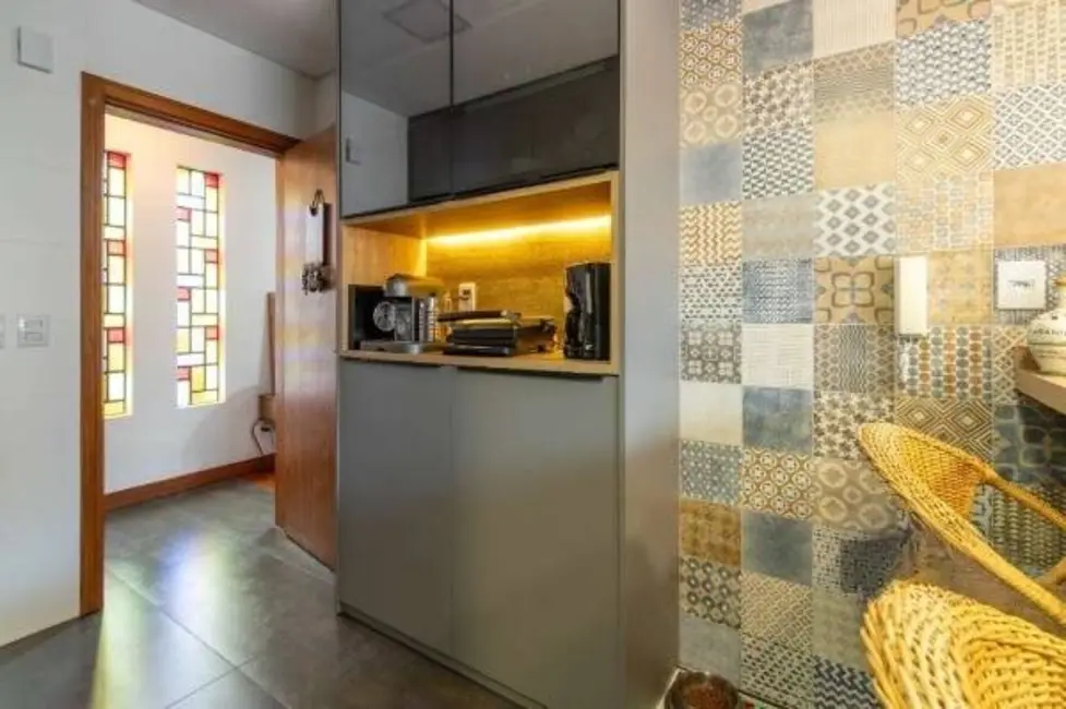 Apartamento com 3 quartos à venda, 162m2 em Rio Branco, Porto Alegre - RS - imagem 8 Foto 8 de Apartamento com 3 quartos à venda, 162m2 em Rio Branco, Porto Alegre - RS