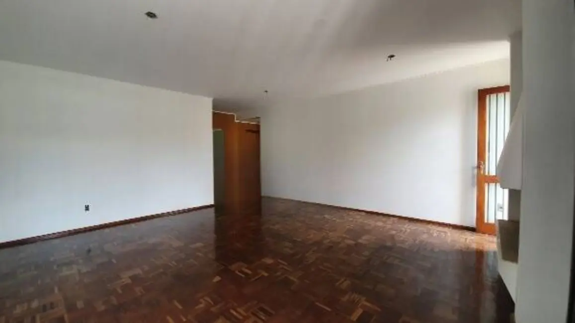 Casa com 3 quartos à venda, 233m2 em Jardim Lindóia, Porto Alegre - RS - imagem 6 Foto 6 de Casa com 3 quartos à venda, 233m2 em Jardim Lindóia, Porto Alegre - RS