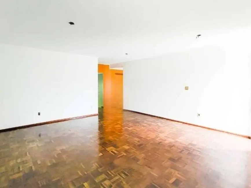 Casa com 3 quartos à venda, 233m2 em Jardim Lindóia, Porto Alegre - RS - imagem 5 Foto 5 de Casa com 3 quartos à venda, 233m2 em Jardim Lindóia, Porto Alegre - RS