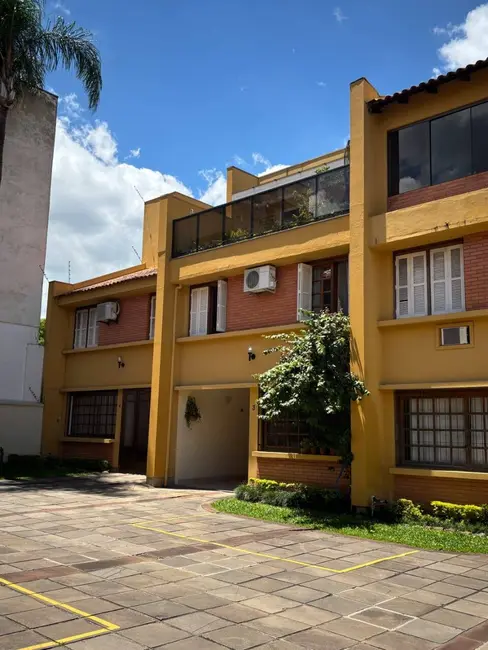 Foto 1 de Casa com 3 quartos à venda, 166m2 em Medianeira, Porto Alegre - RS