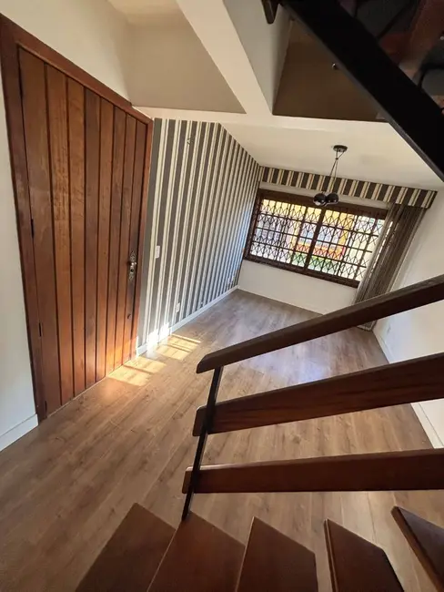 Foto 8 de Casa com 3 quartos à venda, 166m2 em Medianeira, Porto Alegre - RS