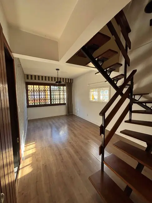 Foto 2 de Casa com 3 quartos à venda, 166m2 em Medianeira, Porto Alegre - RS