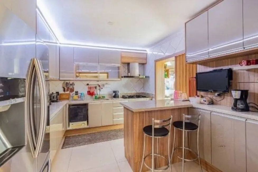 Foto 8 de Casa com 4 quartos à venda, 286m2 em Chácara das Pedras, Porto Alegre - RS