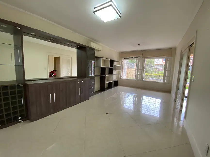 Foto 2 de Casa com 4 quartos à venda, 265m2 em Chácara das Pedras, Porto Alegre - RS