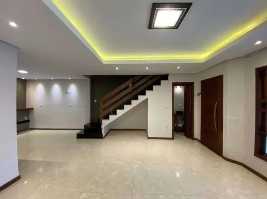 Foto 3 de Casa com 3 quartos à venda, 235m2 em Sarandi, Porto Alegre - RS