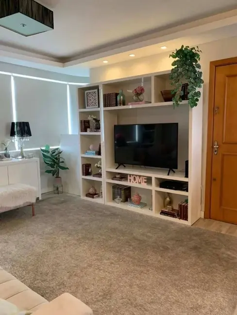 Apartamento com 2 quartos à venda, 74m2 em Vila Ipiranga, Porto Alegre - RS - imagem 3 Foto 3 de Apartamento com 2 quartos à venda, 74m2 em Vila Ipiranga, Porto Alegre - RS