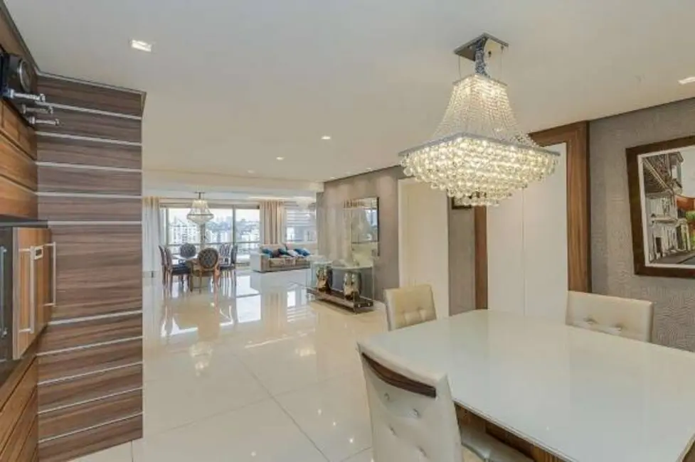 Apartamento com 3 quartos à venda, 236m2 em Jardim Europa, Porto Alegre - RS - imagem 9 Foto 9 de Apartamento com 3 quartos à venda, 236m2 em Jardim Europa, Porto Alegre - RS