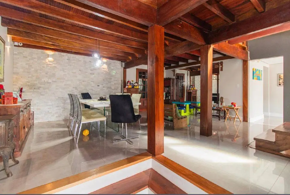 Casa com 3 quartos à venda, 210m2 em Santa Tereza, Porto Alegre - RS - imagem 3 Foto 3 de Casa com 3 quartos à venda, 210m2 em Santa Tereza, Porto Alegre - RS