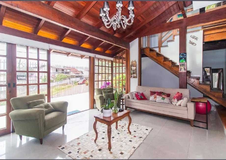 Casa com 3 quartos à venda, 210m2 em Santa Tereza, Porto Alegre - RS - imagem 2 Foto 2 de Casa com 3 quartos à venda, 210m2 em Santa Tereza, Porto Alegre - RS