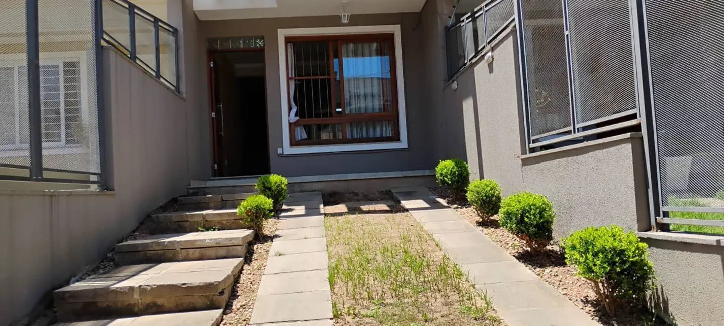 Foto 2 de Casa com 3 quartos à venda, 127m2 em Guarujá, Porto Alegre - RS