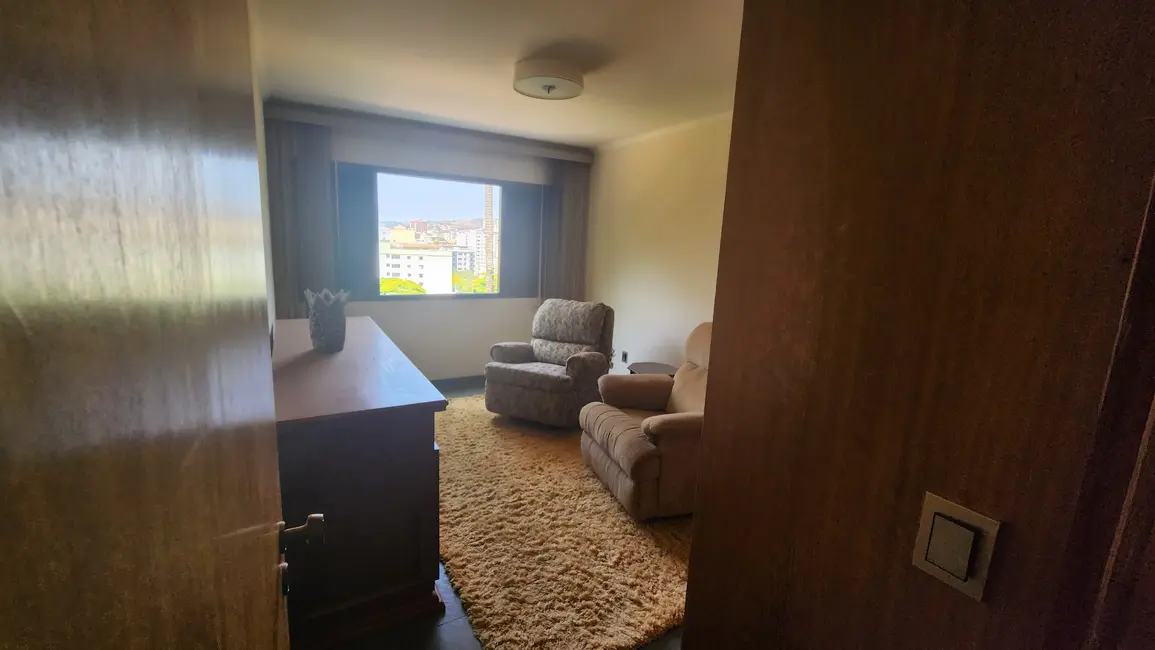 Foto 9 de Apartamento com 3 quartos à venda, 145m2 em Centro, Serra Negra - SP