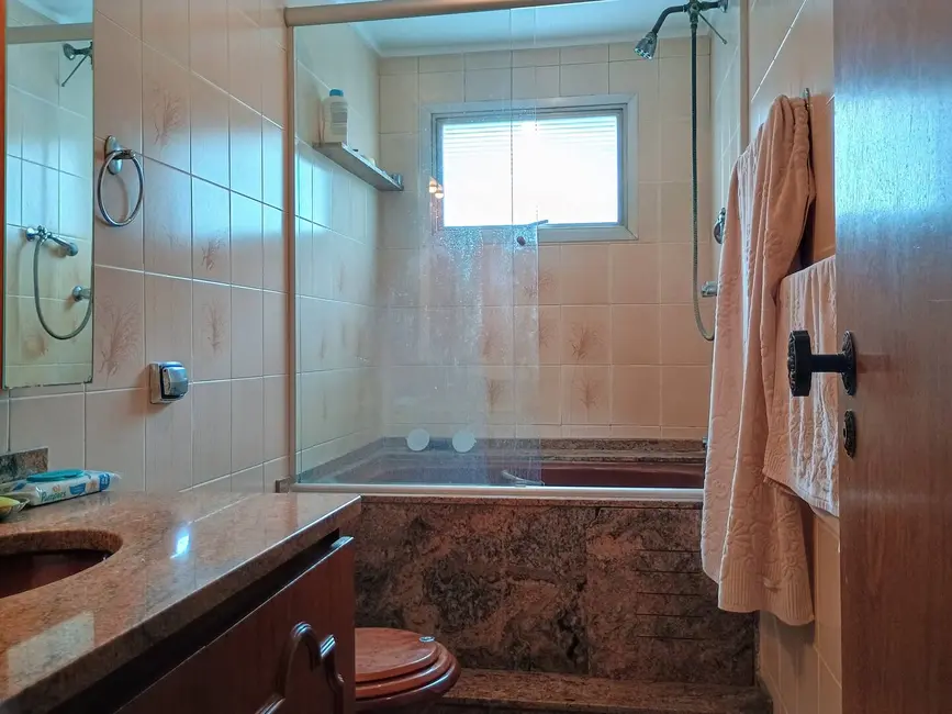 Apartamento com 3 quartos à venda, 200m2 em Aclimação, São Paulo - SP - imagem 4 Foto 4 de Apartamento com 3 quartos à venda, 200m2 em Aclimação, São Paulo - SP