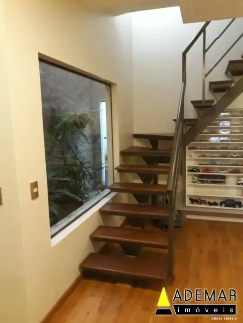 Foto 3 de Casa com 4 quartos à venda, 299m2 em Vila Nogueira, Diadema - SP