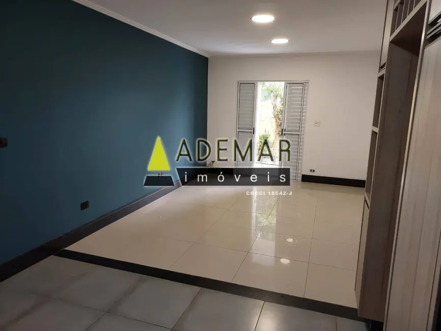 Foto 2 de Casa com 3 quartos à venda, 250m2 em Taboão, Diadema - SP