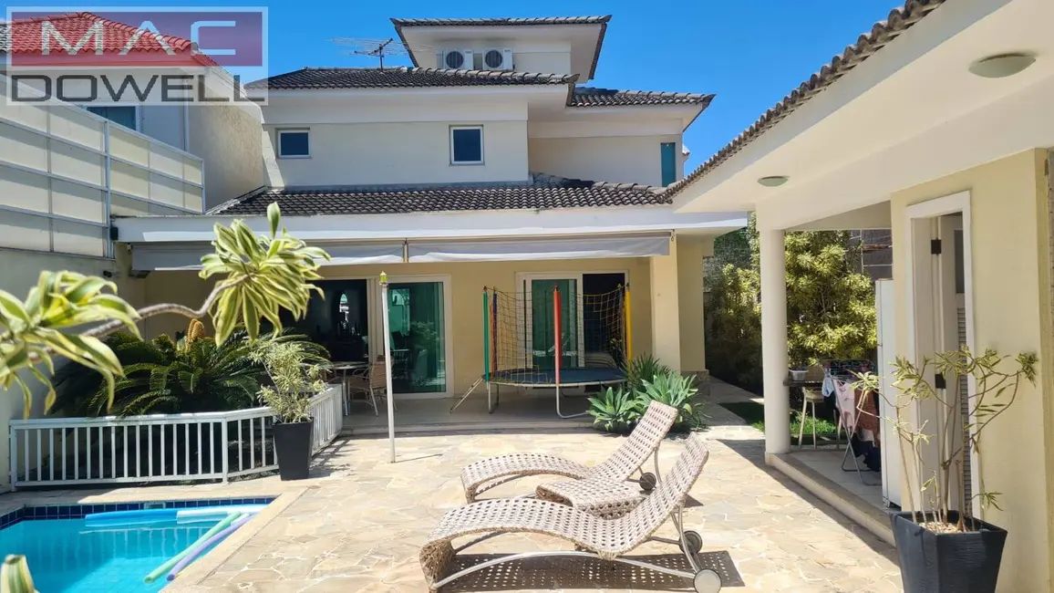 Casa com 3 quartos à venda, 360m2 em Niteroi - RJ - imagem 2 Foto 2 de Casa com 3 quartos à venda, 360m2 em Niteroi - RJ