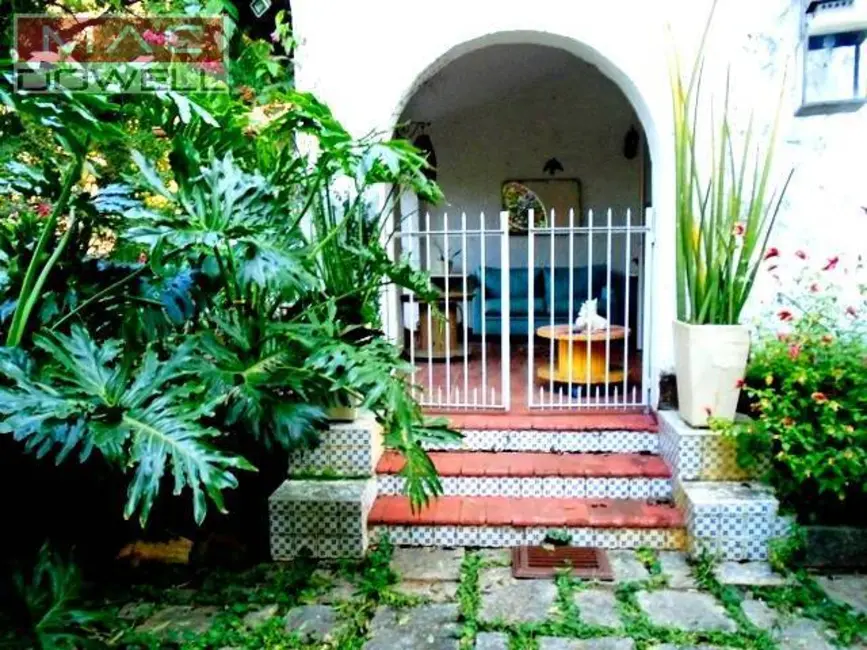 Casa com 6 quartos à venda, 442m2 em Cosme Velho, Rio De Janeiro - RJ - imagem 3 Foto 3 de Casa com 6 quartos à venda, 442m2 em Cosme Velho, Rio De Janeiro - RJ