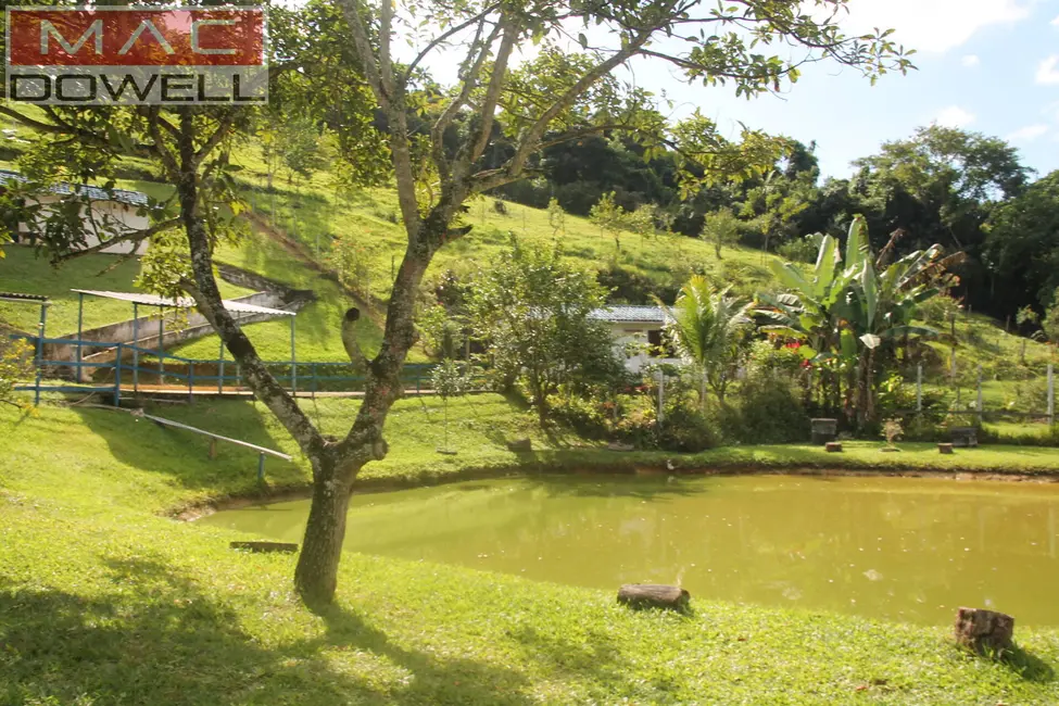 Sítio / Rancho com 4 quartos à venda, 111m2 em Itaborai - RJ - imagem 3 Foto 3 de Sítio / Rancho com 4 quartos à venda, 111m2 em Itaborai - RJ