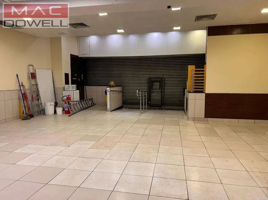 Loja para alugar, 500m2 em Bangu, Rio De Janeiro - RJ - imagem 3 Foto 3 de Loja para alugar, 500m2 em Bangu, Rio De Janeiro - RJ