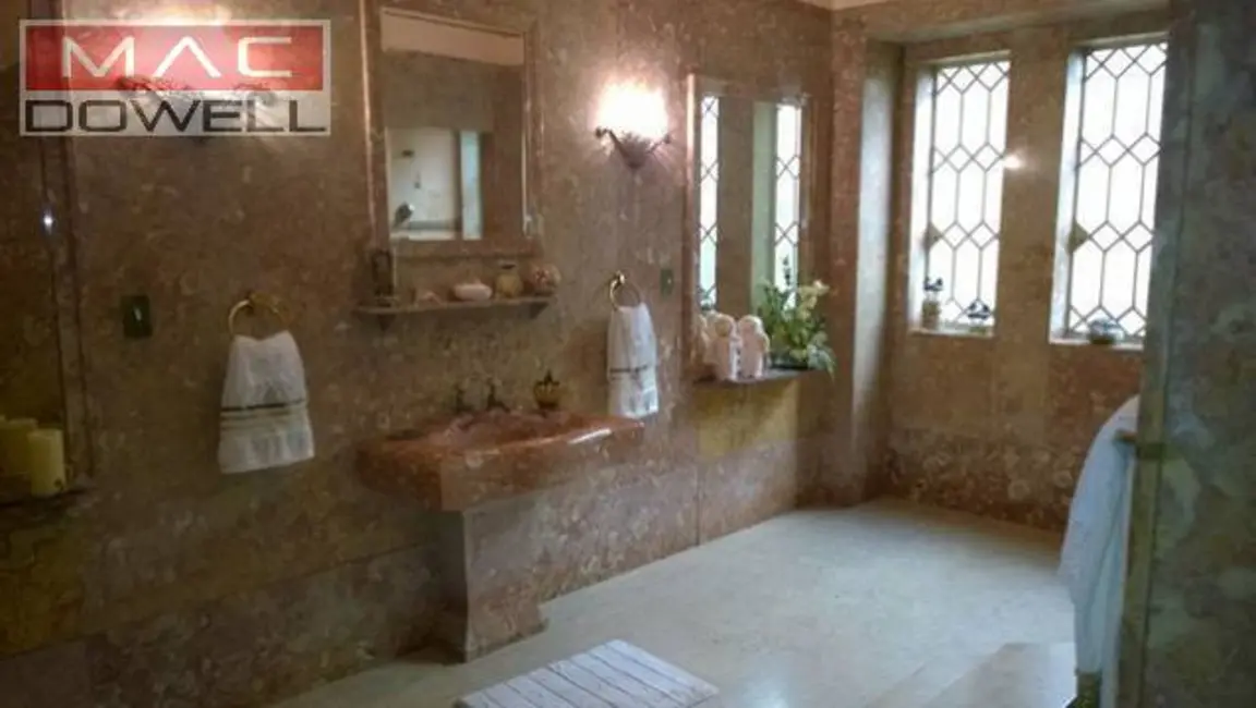 Casa com 10 quartos à venda, 1600m2 em Cosme Velho, Rio De Janeiro - RJ - imagem 9 Foto 9 de Casa com 10 quartos à venda, 1600m2 em Cosme Velho, Rio De Janeiro - RJ