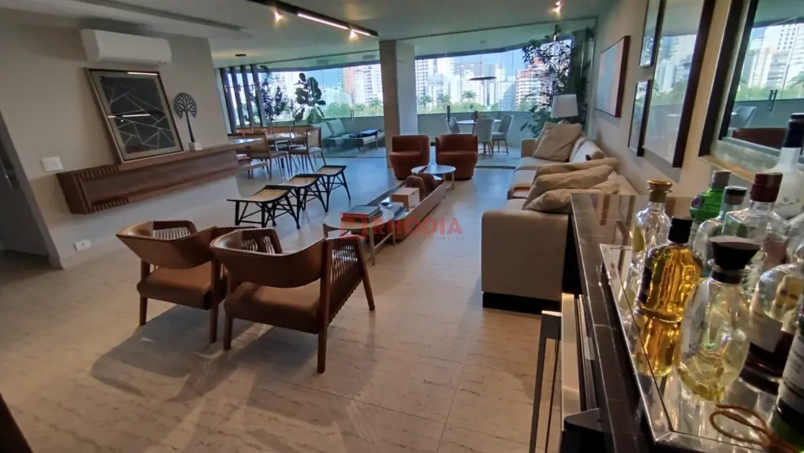 Foto 3 de Apartamento com 4 quartos para alugar, 272m2 em Jardim Europa, São Paulo - SP
