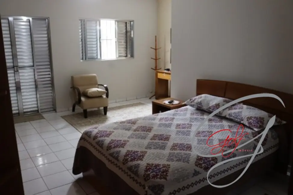 Foto 2 de Casa com 5 quartos à venda, 200m2 em Quitaúna, Osasco - SP