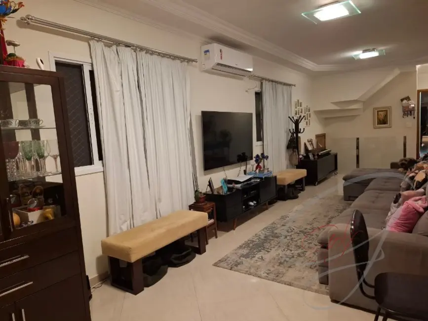 Casa com 4 quartos para alugar, 362m2 em Vila Yara, Osasco - SP - imagem 3 Foto 3 de Casa com 4 quartos para alugar, 362m2 em Vila Yara, Osasco - SP