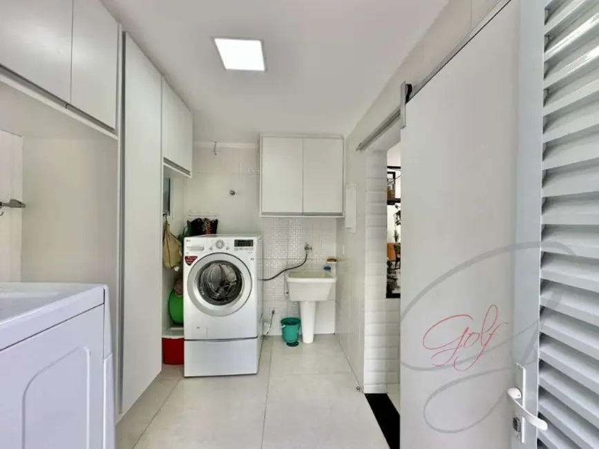 Casa de Condomínio com 3 quartos à venda, 224m2 em Jandira - SP - imagem 8 Foto 8 de Casa de Condomínio com 3 quartos à venda, 224m2 em Jandira - SP