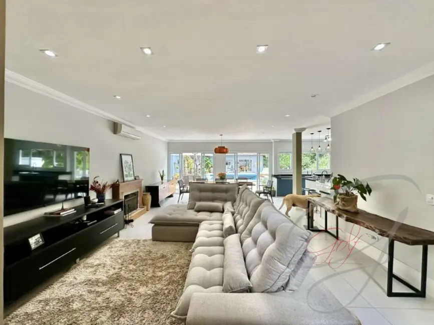 Casa de Condomínio com 3 quartos à venda, 224m2 em Jandira - SP - imagem 2 Foto 2 de Casa de Condomínio com 3 quartos à venda, 224m2 em Jandira - SP