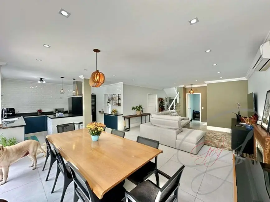 Casa de Condomínio com 3 quartos à venda, 224m2 em Jandira - SP - imagem 5 Foto 5 de Casa de Condomínio com 3 quartos à venda, 224m2 em Jandira - SP