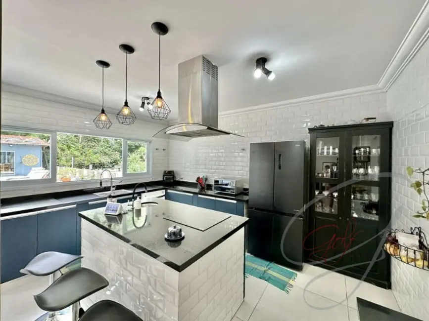 Casa de Condomínio com 3 quartos à venda, 224m2 em Jandira - SP - imagem 6 Foto 6 de Casa de Condomínio com 3 quartos à venda, 224m2 em Jandira - SP