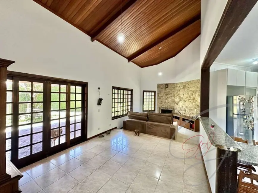 Casa de Condomínio com 3 quartos à venda, 255m2 em Granja Viana, Carapicuiba - SP - imagem 3 Foto 3 de Casa de Condomínio com 3 quartos à venda, 255m2 em Granja Viana, Carapicuiba - SP